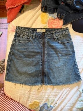 We The Free Blue Denim Zip-Front Frayed Hem Mini Skirt